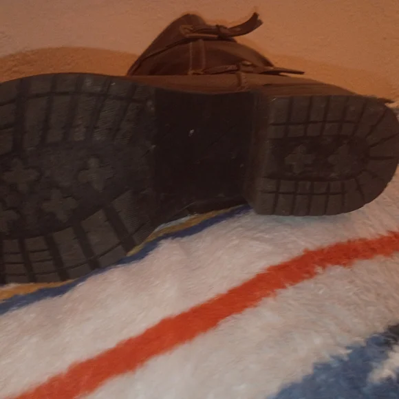 Global Win: Brown Knee-High Buckle Boots - Picture 4 of 4